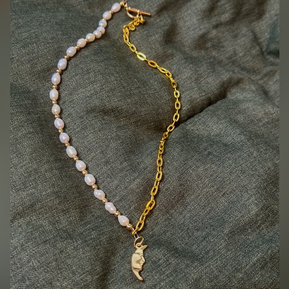 Half pearl half gold chain necklace with half moon charm 🌛handmade with love ❤️ - Picture 2 of 3